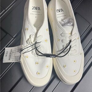 Zara Women's White Floral Canvas Sneakers